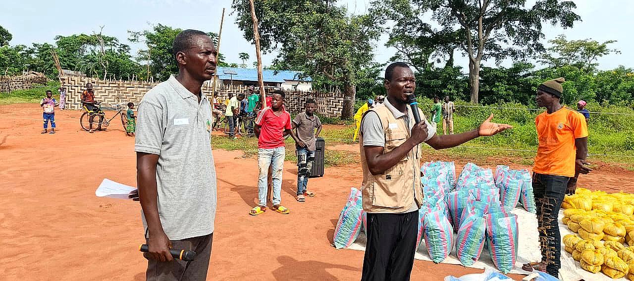 Distribution d’intrants agricoles et d’outils aratoires à Pombolo